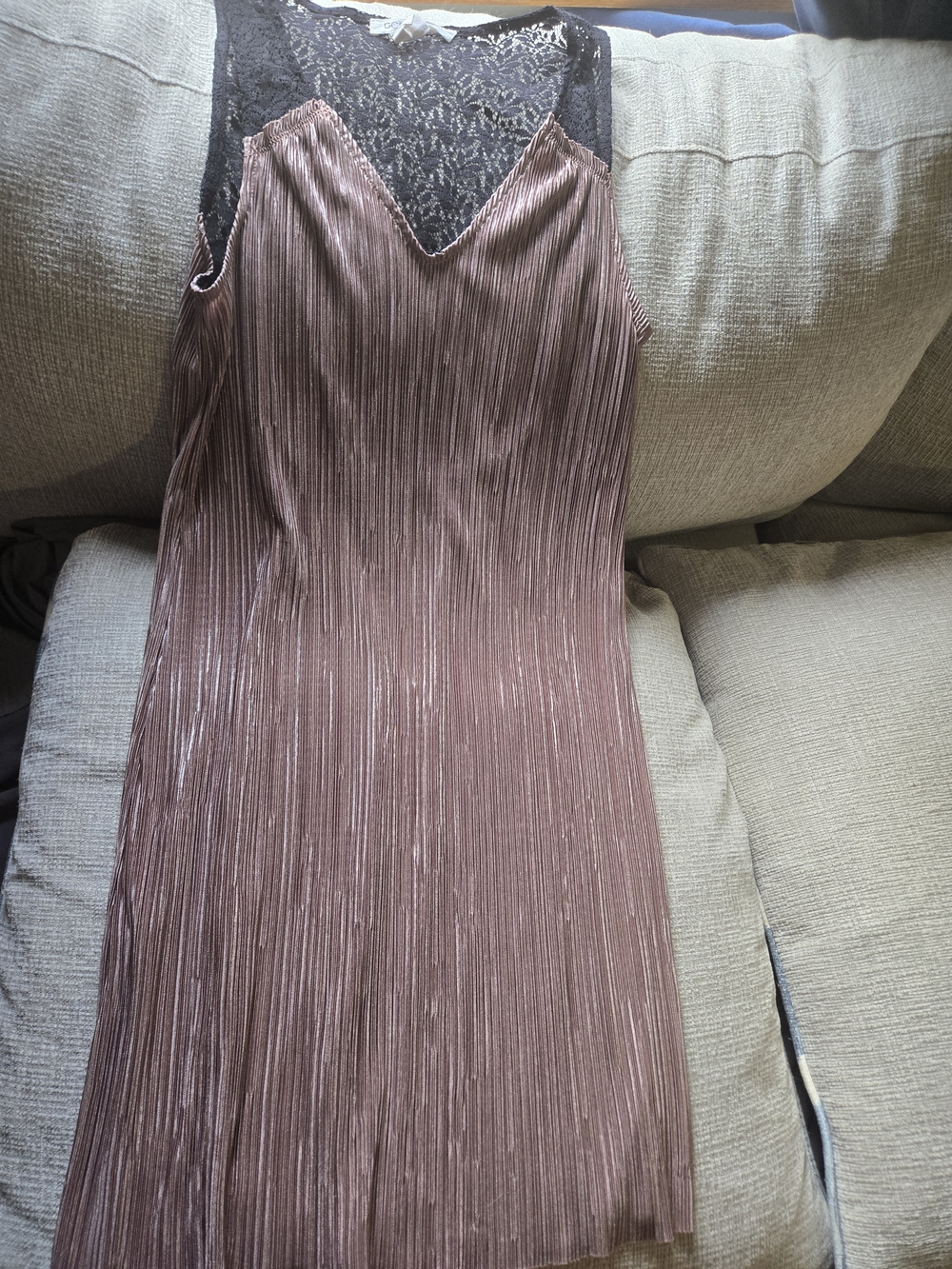 Sleeveless Pleated Lace Yoke Dress in Mauve